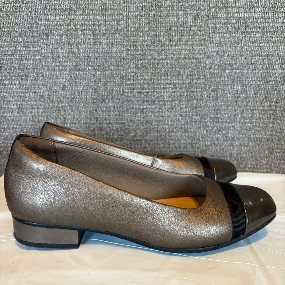 Clarks Juliet Monte Pumps Womens 7.5 M Gray Leather Cap Toe Slip-On Ballet Work